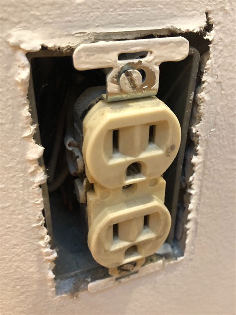 How to fix an electrical outlet where the threaded 